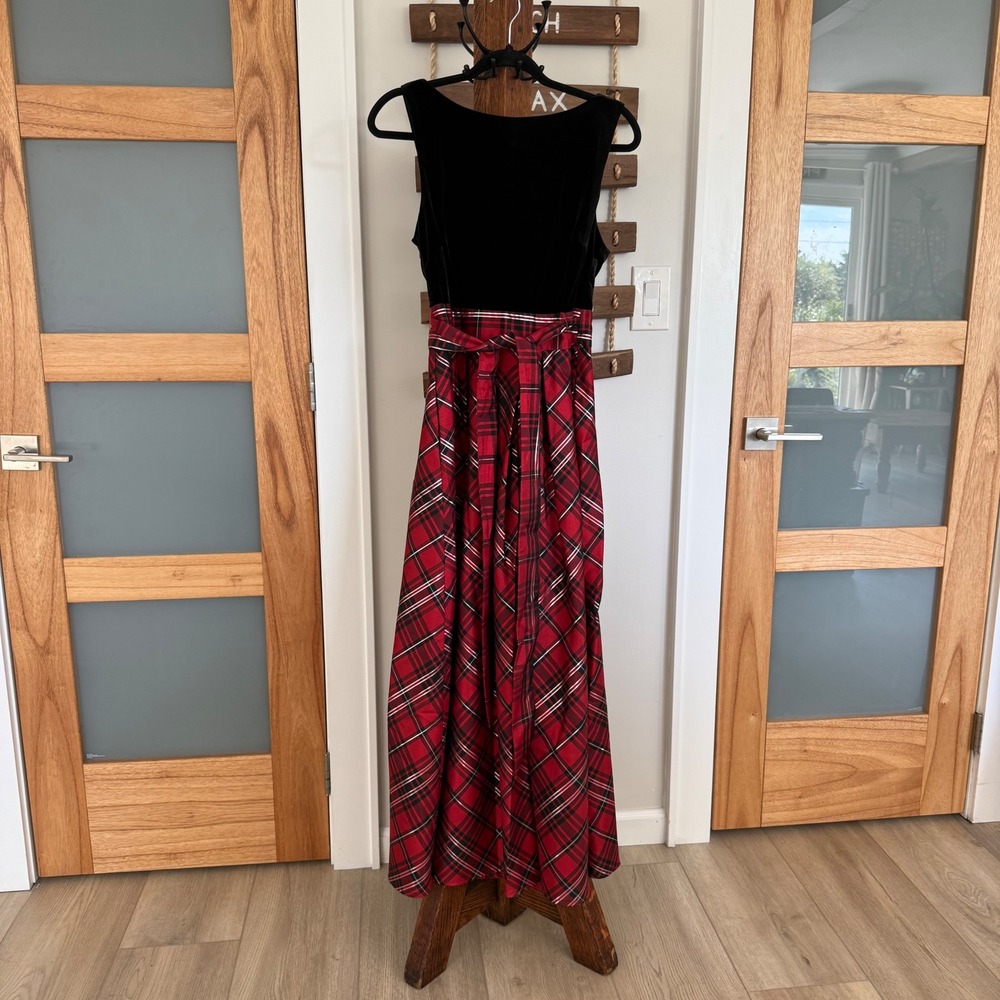 SLNY Black Velvet Red Plaid Maxi Dress V-Back Holiday Party Gown Women's 12 EUC